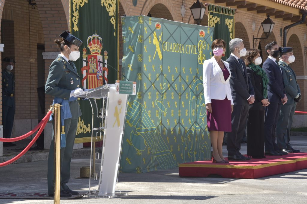 Silvia Gil Cerdá dando su primer discurso como teniente coronel jefa de la Comandancia de Teruel. Fuente: Guardia Civil.  