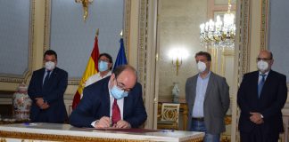 Iceta y sindicatos firman un acuerdo para reducir la temporalidad en el empleo público