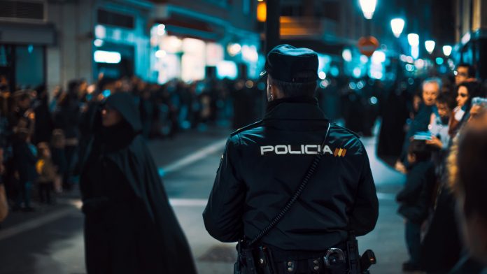 RAZONES PARA OPOSITAR A POLICÍA NACIONAL