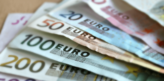 La brecha salarial entre el empleo público y el privado: 1.066 euros de diferencia