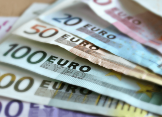 La brecha salarial entre el empleo público y el privado: 1.066 euros de diferencia