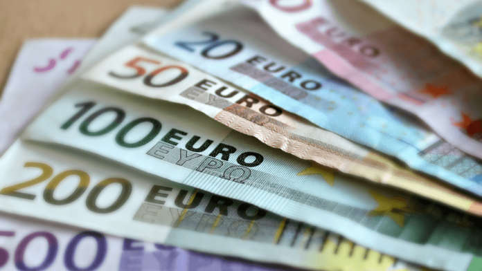 La brecha salarial entre el empleo público y el privado: 1.066 euros de diferencia