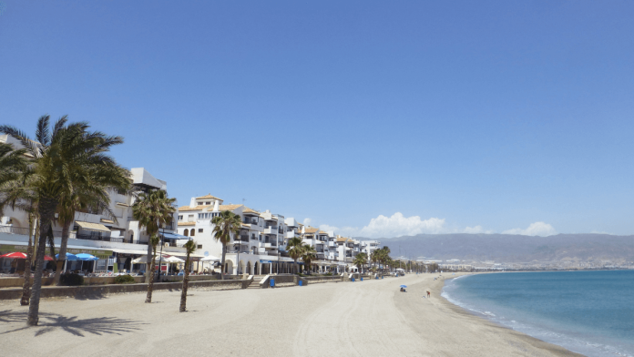¡Oposiciones en Roquetas de Mar!: 9 plazas de Auxiliar Administrativo