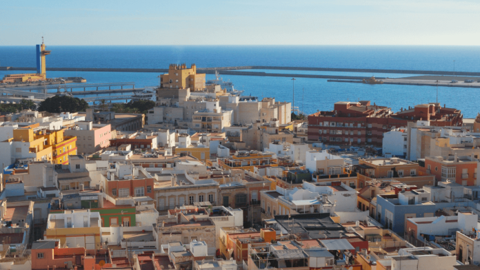 La Universidad de Almería convoca 15 plazas de Auxiliares Técnicos/as