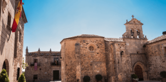 La Diputación de Cáceres convoca 19 plazas de Auxiliar Administrativo/a
