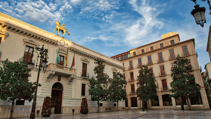 Ayuntamiento de Granada: 17 plazas de Auxiliar Administrativo