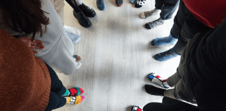 MAD conmemora el Día Internacional del Síndrome de Down con calcetines desparejados