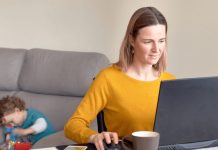 La mitad de los opositores españoles compagina su preparación con responsabilidades familiares opositar con hjos