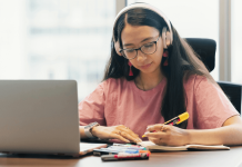 Trabajar y estudiar oposiciones: la realidad de más del 80% de los opositores Trabajar oposiciones