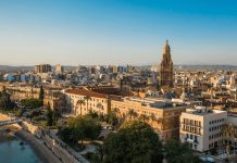 Murcia aprueba la OEP 2025 con más de 1.000 plazas: consulta el reparto de Educación y Administración Murcia