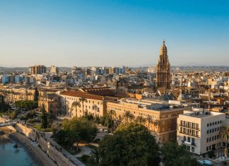 Murcia aprueba la OEP 2025 con más de 1.000 plazas: consulta el reparto de Educación y Administración Murcia